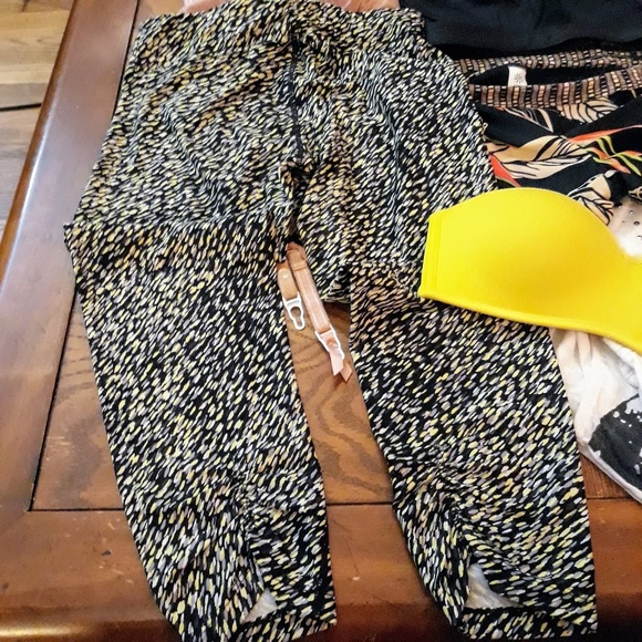 Calvin Klein ruched back workout capris... sz. Sm - Picture 8 of 8